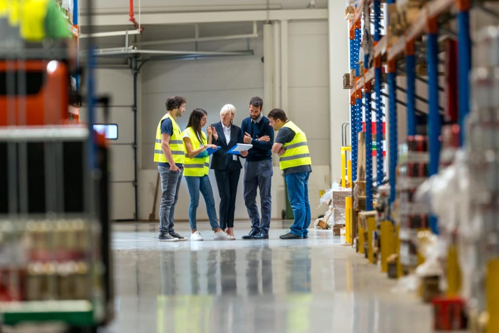 responsable-dexploitation-logistique-en-réunion-déquipe-1-1024×683