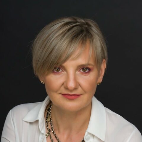 Iuliana R.