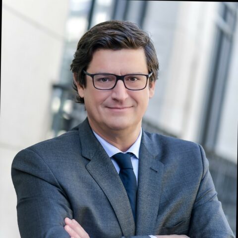 Arnaud E.